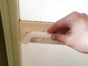 ドア修理 建具修理 奈良市 で浴室ドア修理
