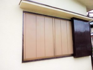 ドア修理 建具修理 奈良市 で雨戸修理