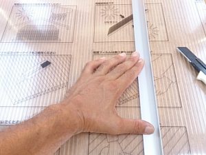 ドア修理 建具修理 奈良市 で中空ポリカのカット